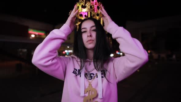 Bad girl wear crown at night city alt