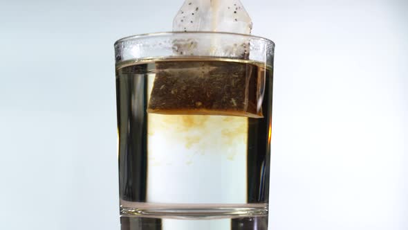 Brew Black Tea Bags in a Glass Glass alt