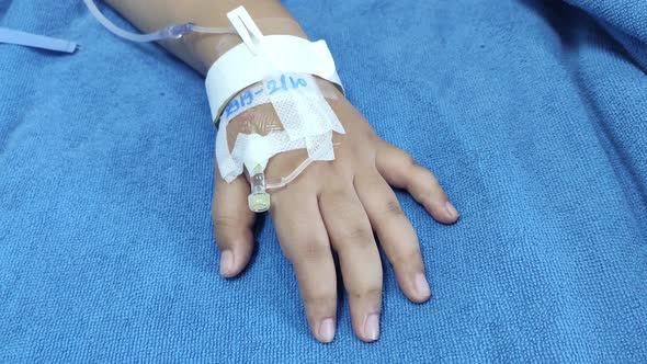 Patients little boy with infusion pump infuses fluids on hands