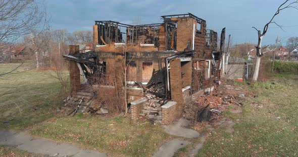 Drone view of dilapidated house in a Detroit neighborhood. This video was filmed in 4k for best imag alt