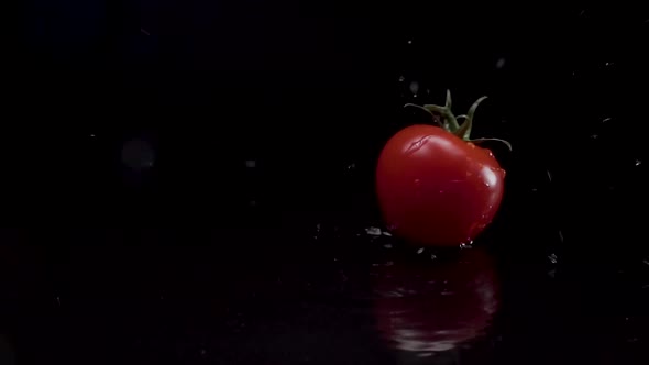 Tomato Slow Motion Closeup Falling in Water with Splash Droplets alt