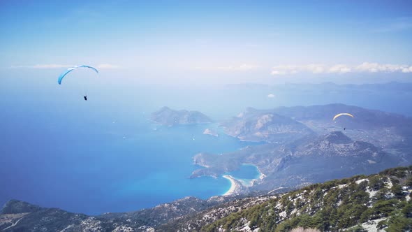 Drone view on world famous paragliding spot in Oludeniz, Fethiye, Turkey alt