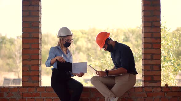 Discuss With Investor On Growth Data Business Project In Face Mask Covid. Coworker Working Οn Object alt