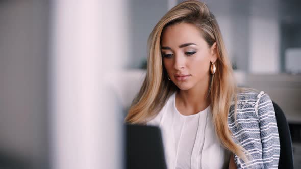 Happy Businesswoman Working on Her Laptop in the Office alt
