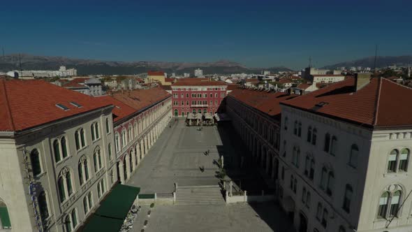 Aerial of the Prokurative at the Republic Square alt