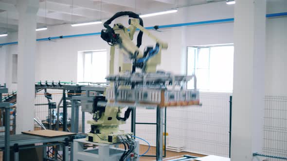 Industrial Machine Is Relocating Packed Carton Boxes alt