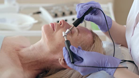 Rejuvenating Skin Treatment at Salon alt