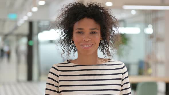 Smiling African Woman Looking at Camera alt