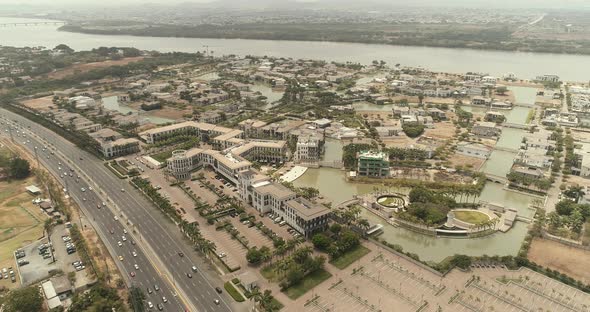 Plaza Lagos Town Center located in Samborondón offers a new space to live a different urban experien alt