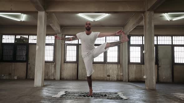 Utthita Hasta Padangusthasana alt