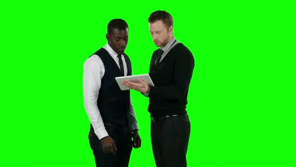 Business People Working on a Laptop. Green Screen alt