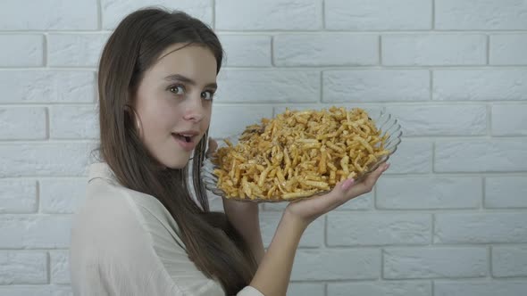 Lovely girl with chuck chuck alt