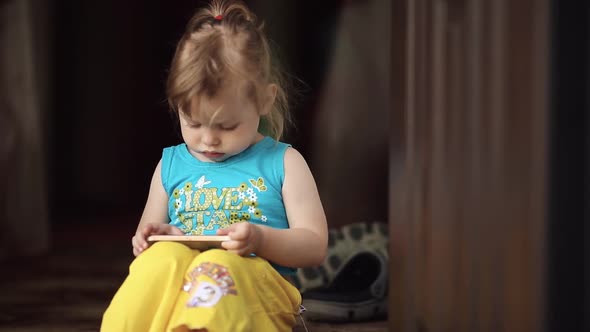 Cute Lovely Girl in Summer Outlook Talking on Mobile Phone alt