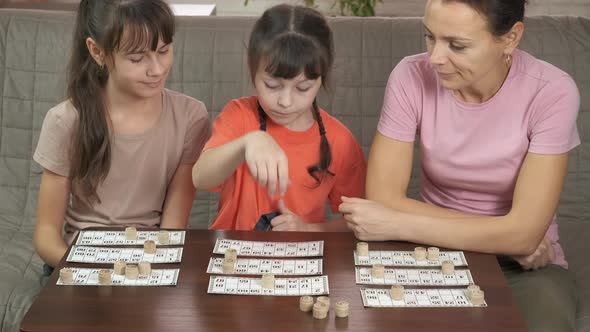 Family Circle with Board Game alt