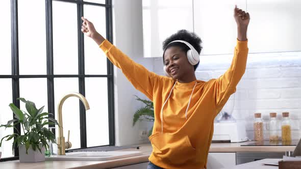 African American Black Handsome Woman Dancing with Headphones Enjoy Life Listening Favourite Music alt