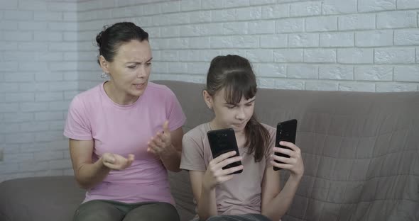 Smartphones Addiction in the Family alt
