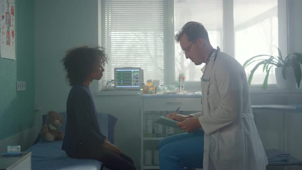 Teen Girl Sitting Consulted with Pediatrician in Clinic alt