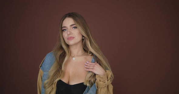 Attractive Young Woman Shakes Her Head Without Looking Away From the Camera alt