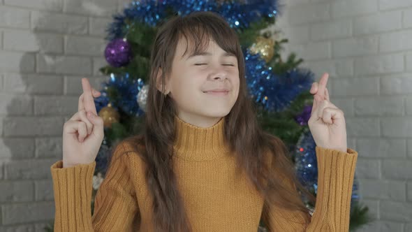 Teen Make Wishes By New Year Tree alt