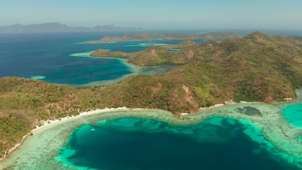 Tropical Island with Sandy Beach Philippines Palawan alt