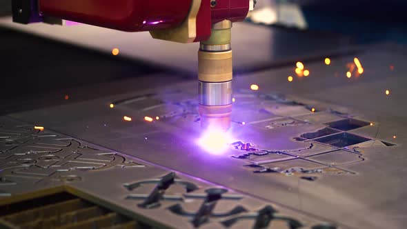 CNC Laser Plasma Cutting of Metal alt