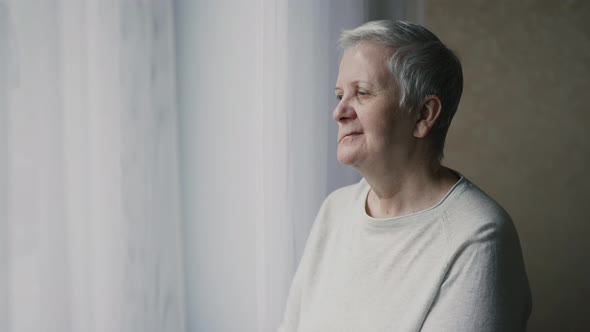 Facial Nerve Palsy of a Woman alt