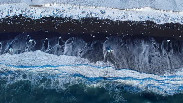 Icebergs on Black Beach alt