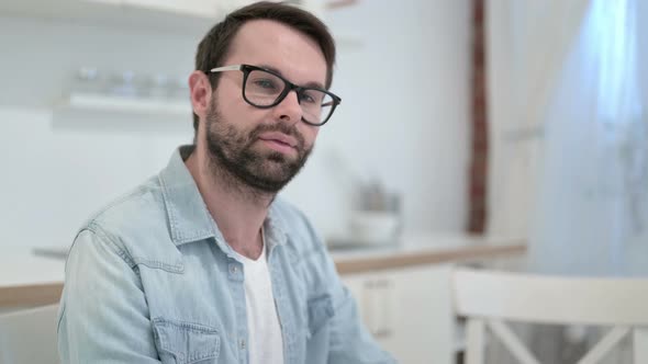 Cheerful Beard Young Man Smiling at Camera in Office alt