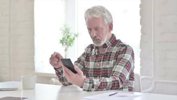 Casual Old Man Reacting to Failure on Smartphone alt
