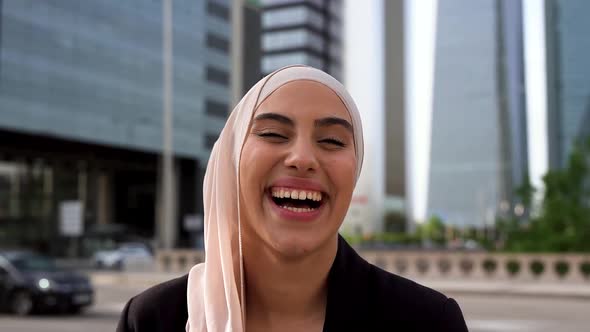 Young arabian business woman smiling on camera in the city