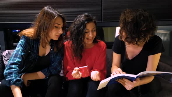 Businesswomen Homeoffice alt