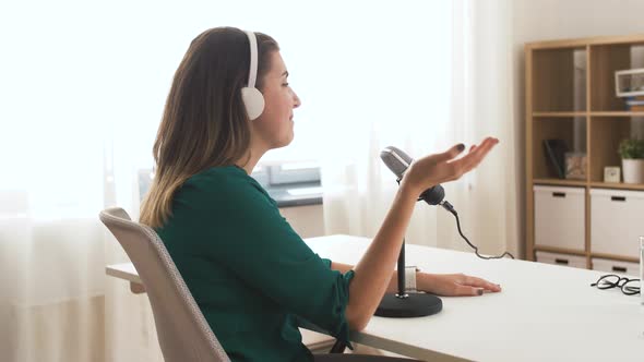 Woman with Microphone Recording Podcast at Studio alt