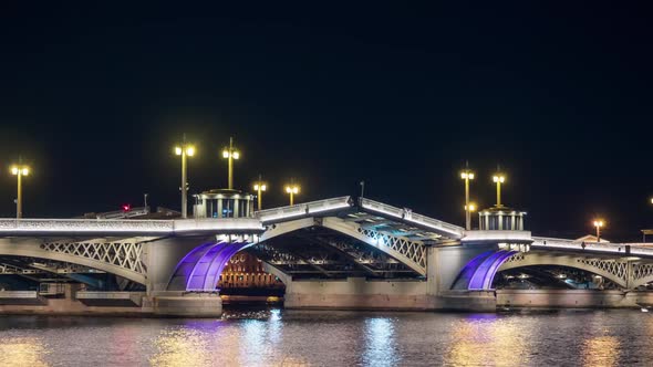 Divorcing of The Blagoveshchensky Bridge. Sankt Peterburg.