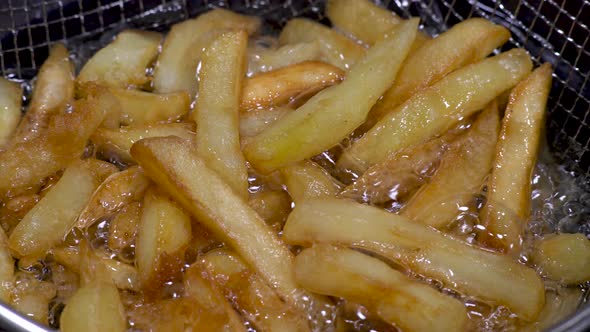 Cooking French fries in metal basket