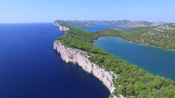 Panoramic view of cliffs and a beautiful salty lake on Dalmatian coast alt