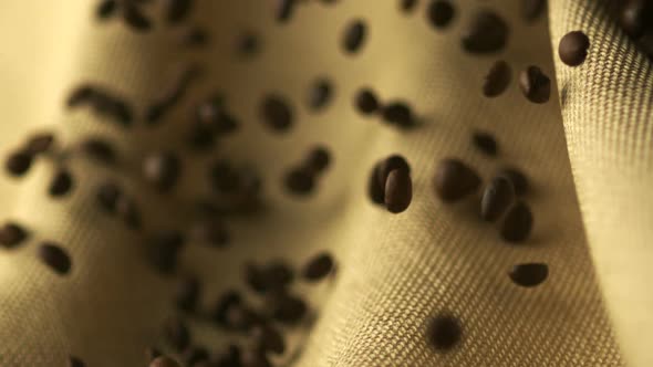 Dropping coffee bean, Slow Motion alt