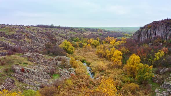Aktovsky Canyon in Ukraine Surrounded By Autumn Trees and Large Stone Boulders alt