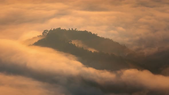 4K Time lapse of rolling fog flow over mountain in Ai yerweng, Yala, Thailand alt