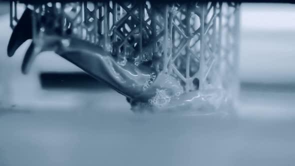 Stereolithography DPL SLA 3d Printer Create and Liquid Drips alt