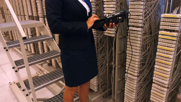 Technician using digital cable analyzer alt