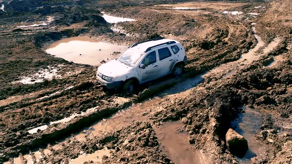 Vehicle Stuck in the Mud alt