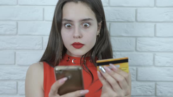 Payment by credit card on the Internet. alt