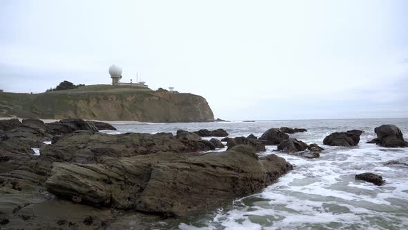 Waves crashing onto rocks and view of the Pillar Point in Half Moon Bay, California alt