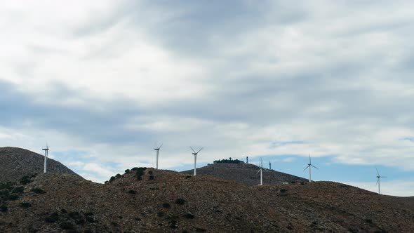 Time lapse: Wind Turbines in the mountain, Wind farm industry, Wind Energy alt