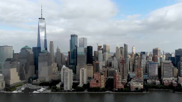 Aerial View of Manhattan Skyline, with World Trade Center, New York, USA. alt