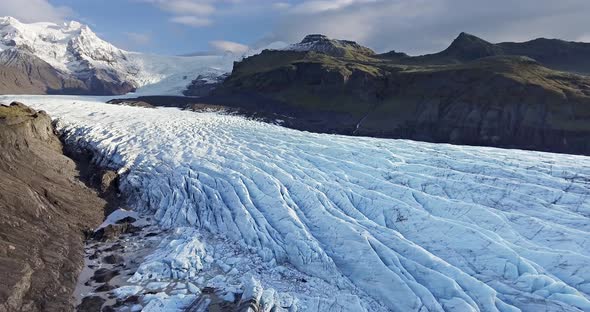 Flying over Svinafellsjokull Glacier in Iceland alt