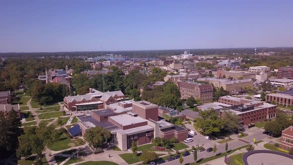 Wide aerial overview pan of buildings at Hope College in Michigan, USA alt