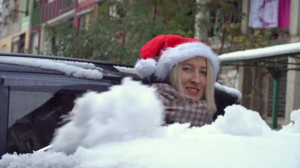 Cleaning snow from windshield, Scraping ice, Winter car window cleaning alt