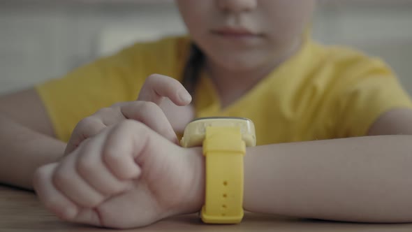 Kid Using Her Kids Smart Watch alt
