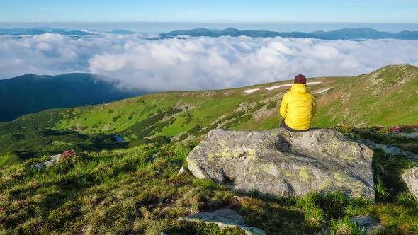 The Ocean of Clouds Overflows in a Mountain Valley